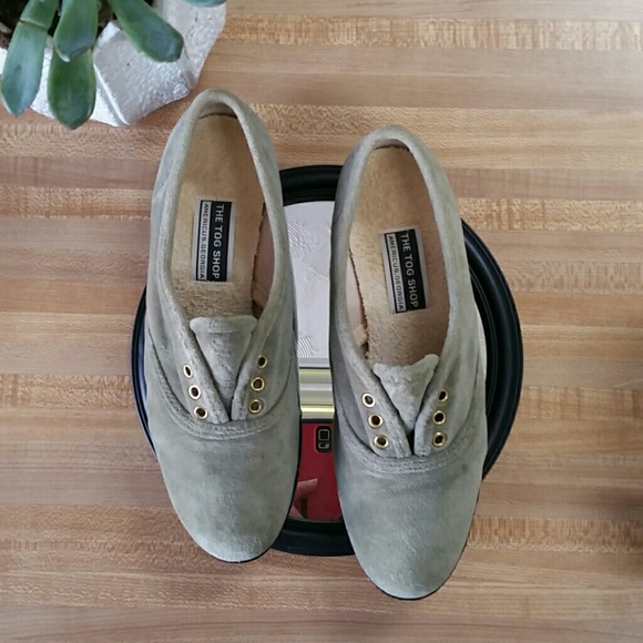 The Tog Shop velvet sage green size 8 slip on shoe - Picture 1 of 6